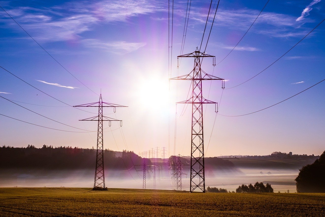 power poles, upper lines, power lines